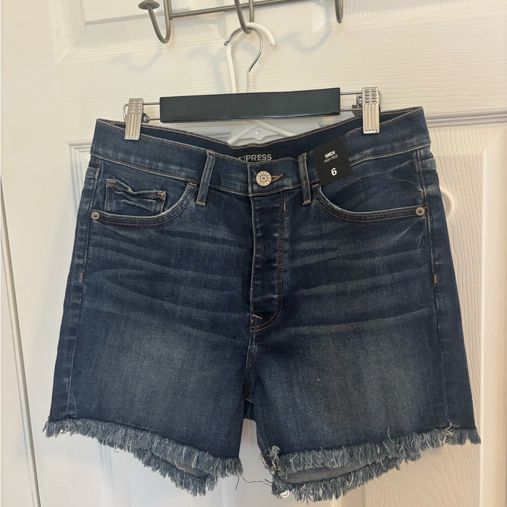 Express high rise denim shorts NWT 6